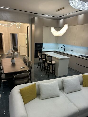 Həyət evləri və villaların satışı: Mərdəkan 5.5sotda ideal ərazidə Bravo marketin arxasında geniş — 47