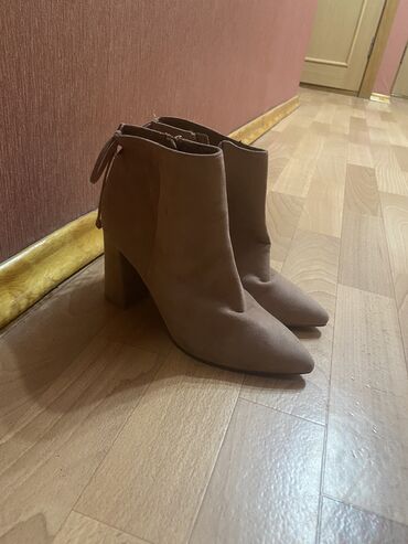 shoes в Кыргызстан | ТУФЛИ: Новые сапоги! Красивый светло-розовый цвет для девчачьего гардероба