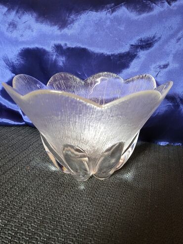 Činije: Cinija nemacka usnama duvano staklo iz 70ih.god. Cinija je — 10