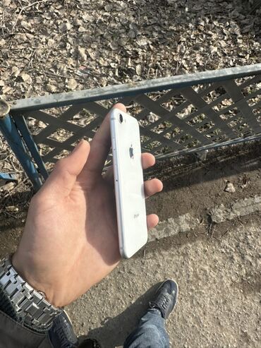 Apple iPhone: IPhone 8, Б/у, 64 ГБ, Белый, Чехол, 71 % — 10