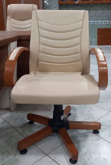 ofis mebelleri: Türkiyə istehsalıdır. əla vəziyyətdədir. Dəyərindən iki dəfə aşağı