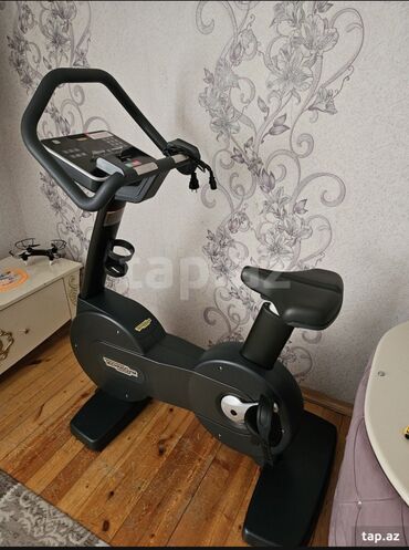Qaçış trenajorları: Technogym velosiped trenajoru. Kompakt dizaynı ilə ev şəraitində idman