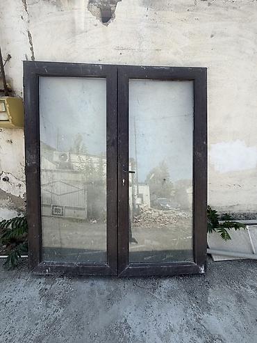 plastik döşəmə: Islenmis plastik qapi. Acilanda 1.80 olur — 1