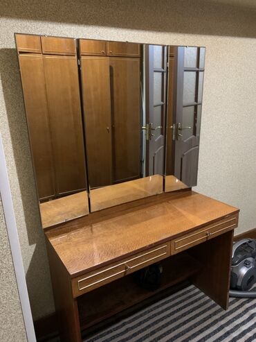 шкаф для офиса дома: Даараткана үчүн үстөл, Күзгүсү менен, түсү - Күрөң, Жыгач