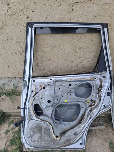 кузов пикап: Задняя правая дверь Honda 2002 г., цвет - Серебристый