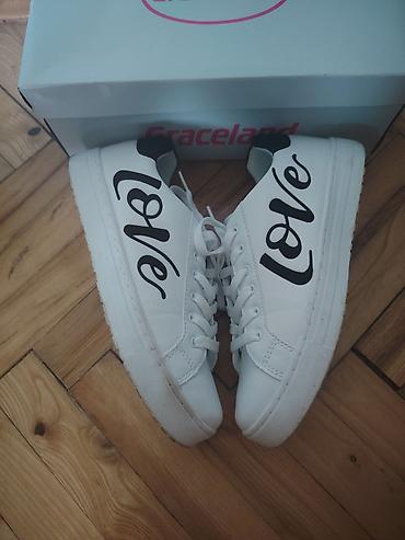 patike za kosarku nike: Graceland ženske patike – model sa natpisom “Love” Ug 23,5cm - Boja — 2