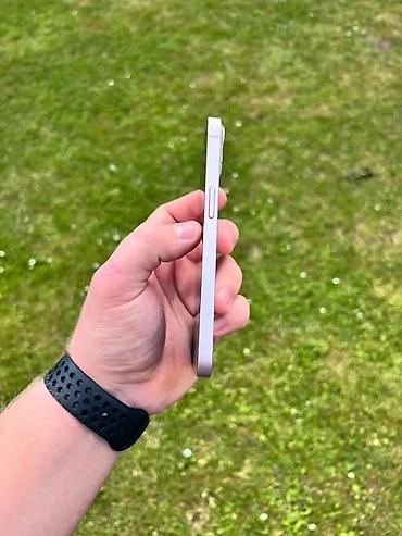 Apple iPhone: Apple iPhone – kompaktan model sa ravnim ivicama i dvostrukom zadnjom — 3