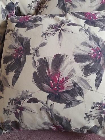 gilan tekstil: Dekorativniy balişlar divan ucun,ideal veziyyetde,40 ×40smhamisi 30m — 2
