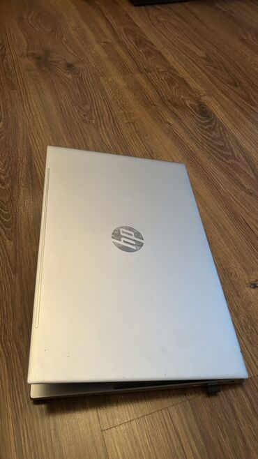 noutbooklar: HP Pavilion 15 noutbuk - Korpus: gümüşü alüminium üslubunda, nazik