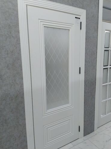 şüşə qapılar: A-DOORS “Roma 2 şüşə” interyer qapısı - Rəng: Ağ - Dizayn: Mərkəzdə