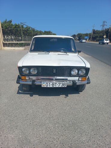 авто ру азербайджан: Ağ rəngli, dördqapılı VAZ 2106 avtomobili. Avtomobilin ön hissəsində