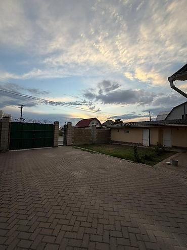 Продажа коттеджей и домов: 🔥 Продается особняк 🏡 📍 Район: Баха — Южная Магистраль 🔹 Ж/м — 2