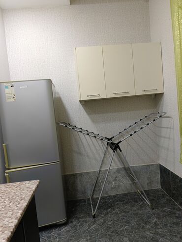 Uzunmüddətli kirayə mənzillər: Uzunmüddətli kirayə mənzil – tam mebellə - Geniş və işıqlı otaq — 9