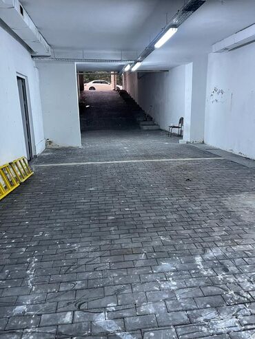 аренда помещений под общепит: 236 nömrəli məktəbin qabağı. İşlək və mərkəzi küçədir. Yola baxır. Hər