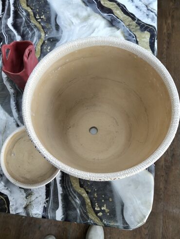 кастрюли большие: Керамический горшок для растений с поддоном. - Материал: керамика