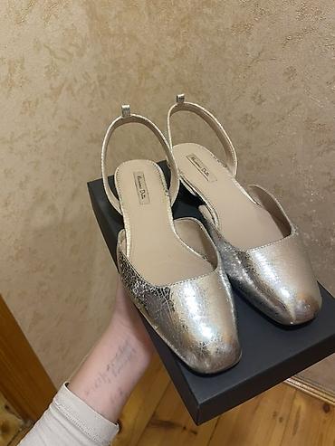 Basanoşka və səndəllər: Massimo Dutti qadın baletka-sandal modeli - Rəng: metalik gümüş - — 1