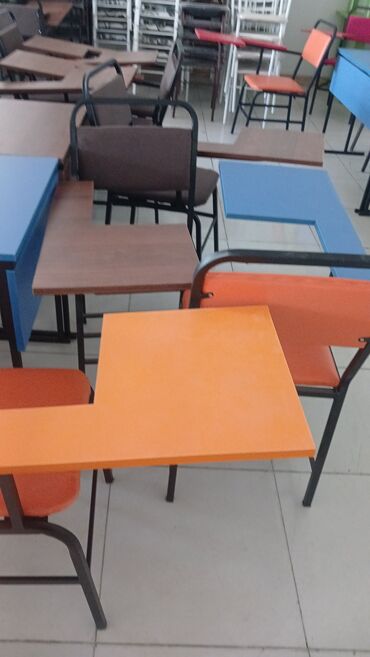 Masa və oturacaq dəstləri: Mətbəx üçün, Yeni, Açılmayan, Kvadrat masa — 11