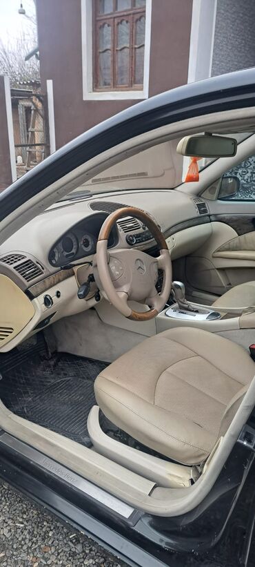 Mercedes-Benz: Mercedes-Benz E 240: 2.6 l | 2002 il Sedan — 8