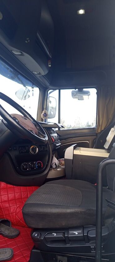 Tırlar: DAF XF traktor + soyuduculu yarımqoşqu - Marka/model: DAF XF (çekici) — 5