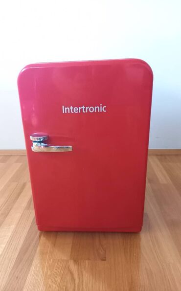 Refrigerators: Wine color - Red, Used