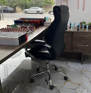 mağaza ucun vitrin: Ətir mağazası üçün tam komplekt reception/iş masası dəsti - Material — 2