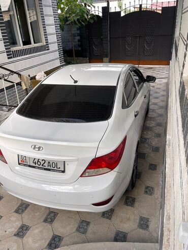 хундай гетс машина: Белый седан Hyundai Accent с тонированными задними стеклами и