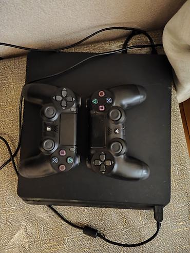 ps plus: PlayStation 4 Slim oyun konsolu + 2 ədəd DualShock 4 pultu - Model — 1