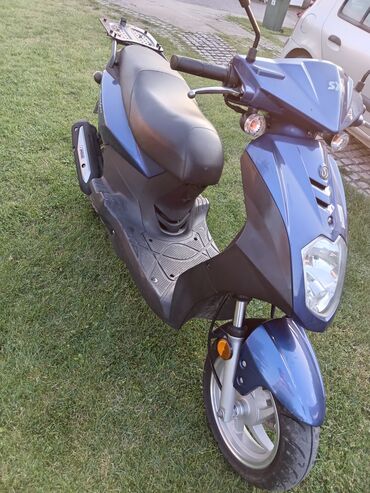 Ostali motocikli i skuteri: SYM skuter u plavoj boji, idealan za gradsku vožnju. Poseduje udobno na lalafo.rs — 2 Ostali motocikli i skuteri: SYM skuter u plavoj boji, idealan za gradsku vožnju. Poseduje udobno — 2