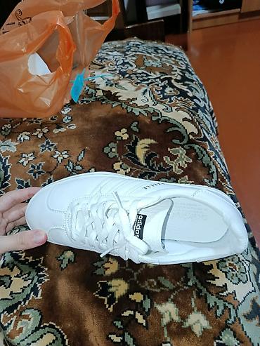 ağ krasovka: ADIDAS AYAQQABI 41 NOMRE. Məhsul: Ağ rəngli idman ayaqqabısı – — 1