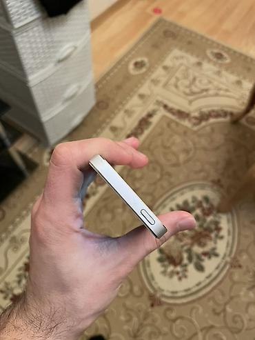 Apple iPhone: IPhone 5s, Gümüşü, Barmaq izi — 7