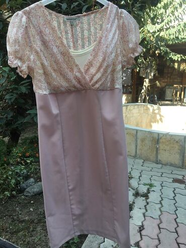 персиковое платье с кружевом: Повседневное платье