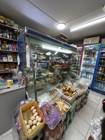 железные стеллажи для магазина: Продаю холодильник Срочно !!!! Цена 35000 сом !!!! Высота 1.8