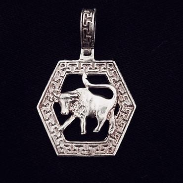 цена на серебро: Продается серебряное кольцо (925 проба), цена 700 сом. Кулон — 1