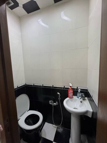 Uzunmüddətli kirayə mənzillər: 9 mkr,Köhnə favorit marketin üstündə, 18 mərtəbənin,17-ci — 5