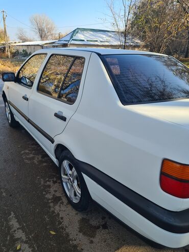 фит автомобиль: Volkswagen Vento: 1995 г., 1.8 л, Механика, Бензин, Седан