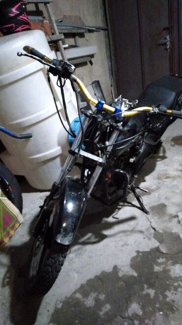 Muncuqlar: Nnb 110 kub Tam qara rəngdə motosiklet. 100 manatliq hərci var sumadan
