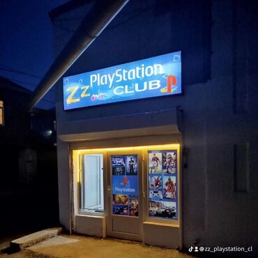 otaq qaplsl: PlayStation oyun klubu - Rahat oturma guşələri və geniş ekran