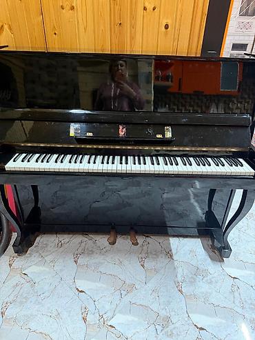 gitara ucun pedal: Suita piano – klassik qara rəngli, parlaq lak örtüklü korpus — 1
