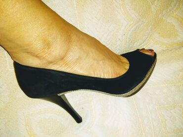 crna cipkasta haljina i cipele: Salonke, Geox, 38