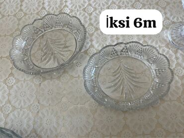 Столовые приборы: Oval formalı şüşə meyvə qabı, yivli kənarları və mürəkkəb naxışlı
