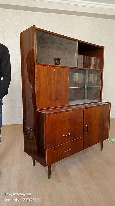 Bufetlər: Retro bufet-vitrin şkaf - Material: cilalanmış ağac (təxminən qoz — 1