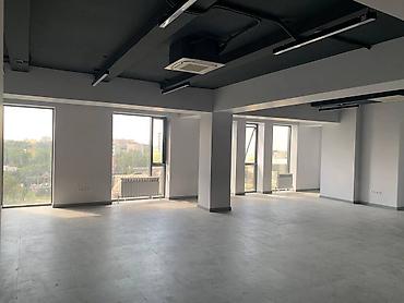 машиноместо: Аренда офисов, 260 м², В бизнес центре, С видом на горы, 1 линия, С отдельной кухней — 2