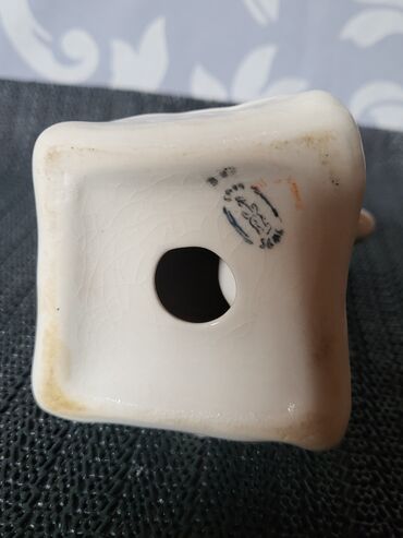 Ostali kućni dekor: Porcelanska nova figura veverice 70te. Figura nova sve na njoj je — 13