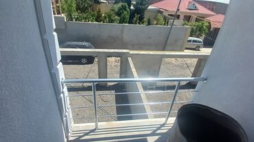 Pilləkən məhəccərləri: Şəkillərdə müxtəlif layihələr və tərtibat nümunələri göstərilib — 24