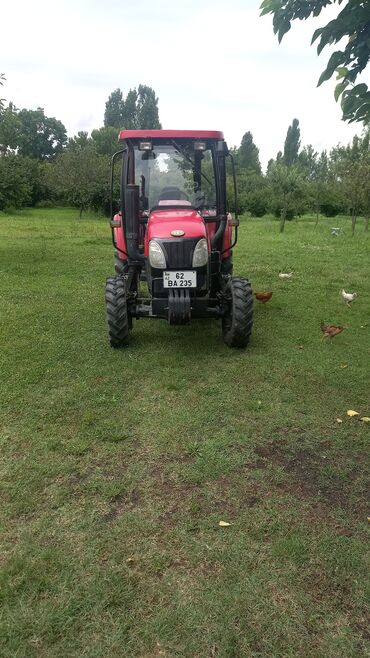 Traktorlar: MTZ MF404 təkərli traktor - Marka/model: MF404 (qırmızı/qara rəng) - — 2