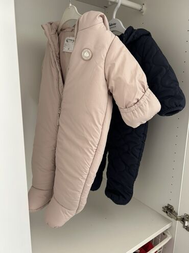 детский дождевик: Детский зимний комбинезон-конверт с капюшоном, цвет пудрово‑розовый