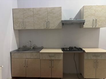 Çarpayılar: Metbex mebeli olcu deqiq bilinmir.texmini 3 m ustunde qaz moyka krant