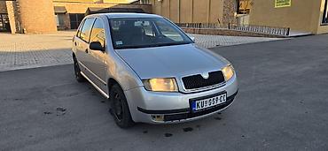 Skoda: Škoda Fabia, srebrna, 5 vrata, registracija KU009-CC. Hečbek — 4