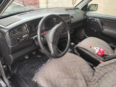 авто в рассрочку без первоначального взноса: Volkswagen Golf: 1993 г., 1.6 л, Механика, Бензин, Хетчбек