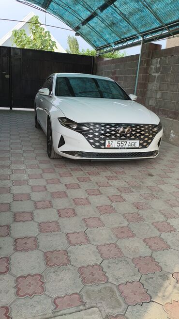 елентра хундай: Белый седан Hyundai Grandeur с динамичным дизайном. Автомобиль оснащен